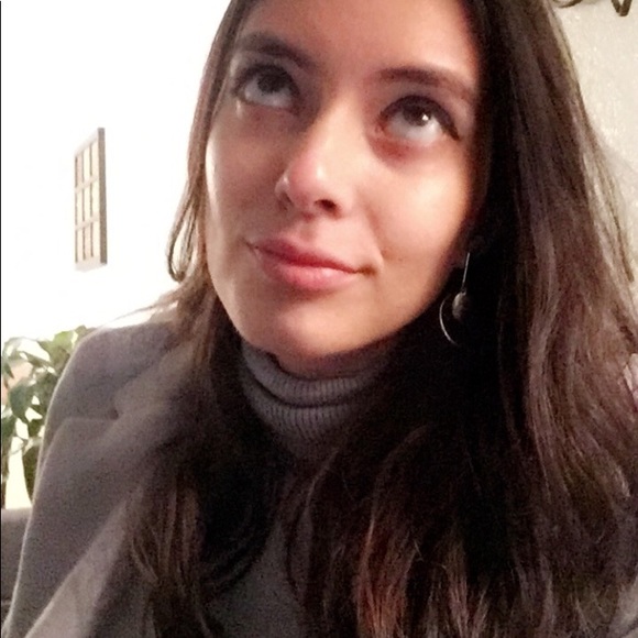 Meet your Posher, Christina - Picture 2 of 4